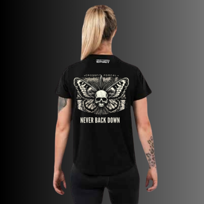 T-SHIRT FEMME “NEVER BACK DOWN” ÉDITION LIMITÉE